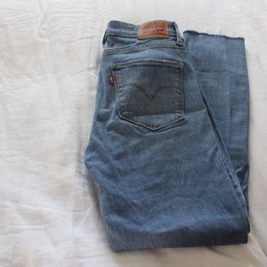 Levi’s light wash high rise skinny jean size 28